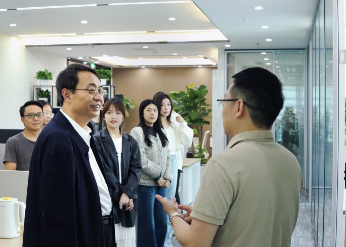 呂鴻赴重慶和四川國傳調研 蒞臨環球人物西南中心指導